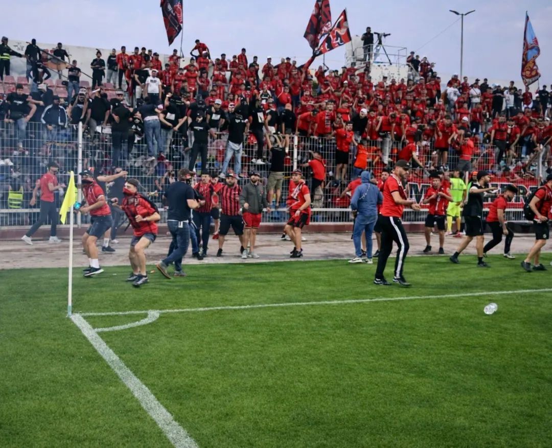 توتر وأحداث شغب تسبق مواجهة أولمبيك آسفي واتحاد العاصمة 