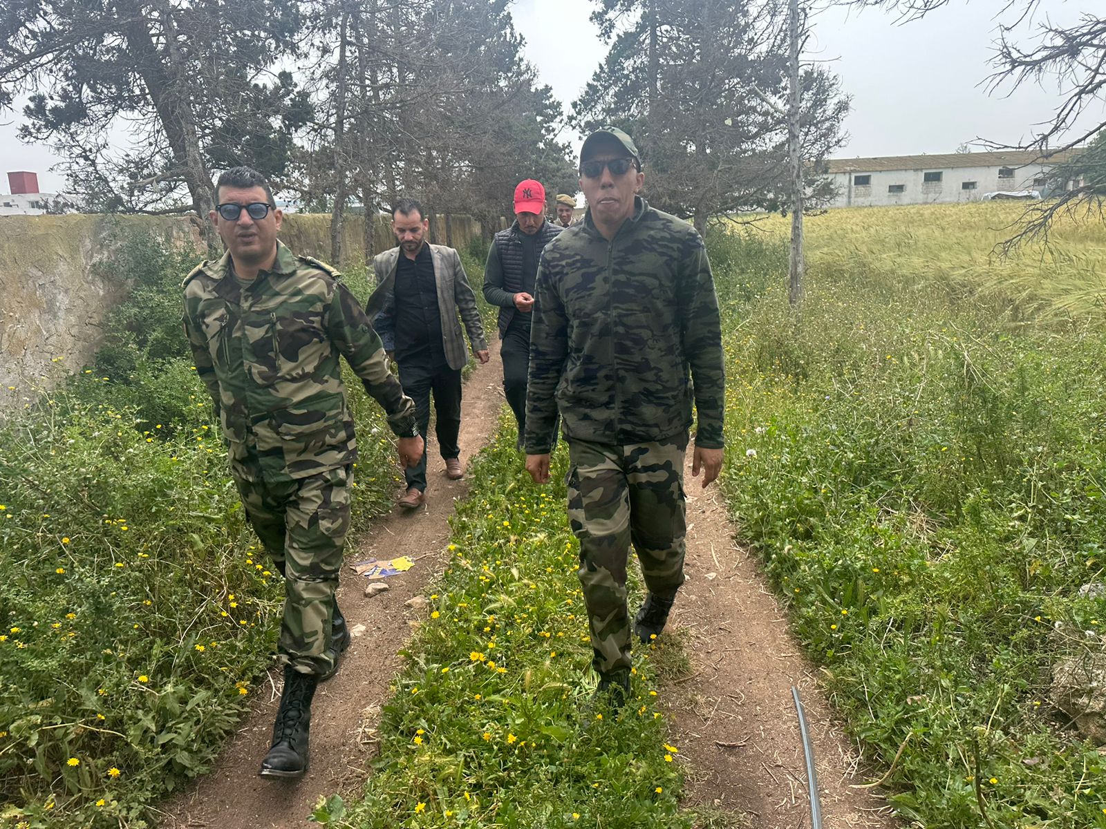 السوالم الطريفية حملة ميدانية توقف أنشطة غير قانونية وتهدم بنايات عشوائية 