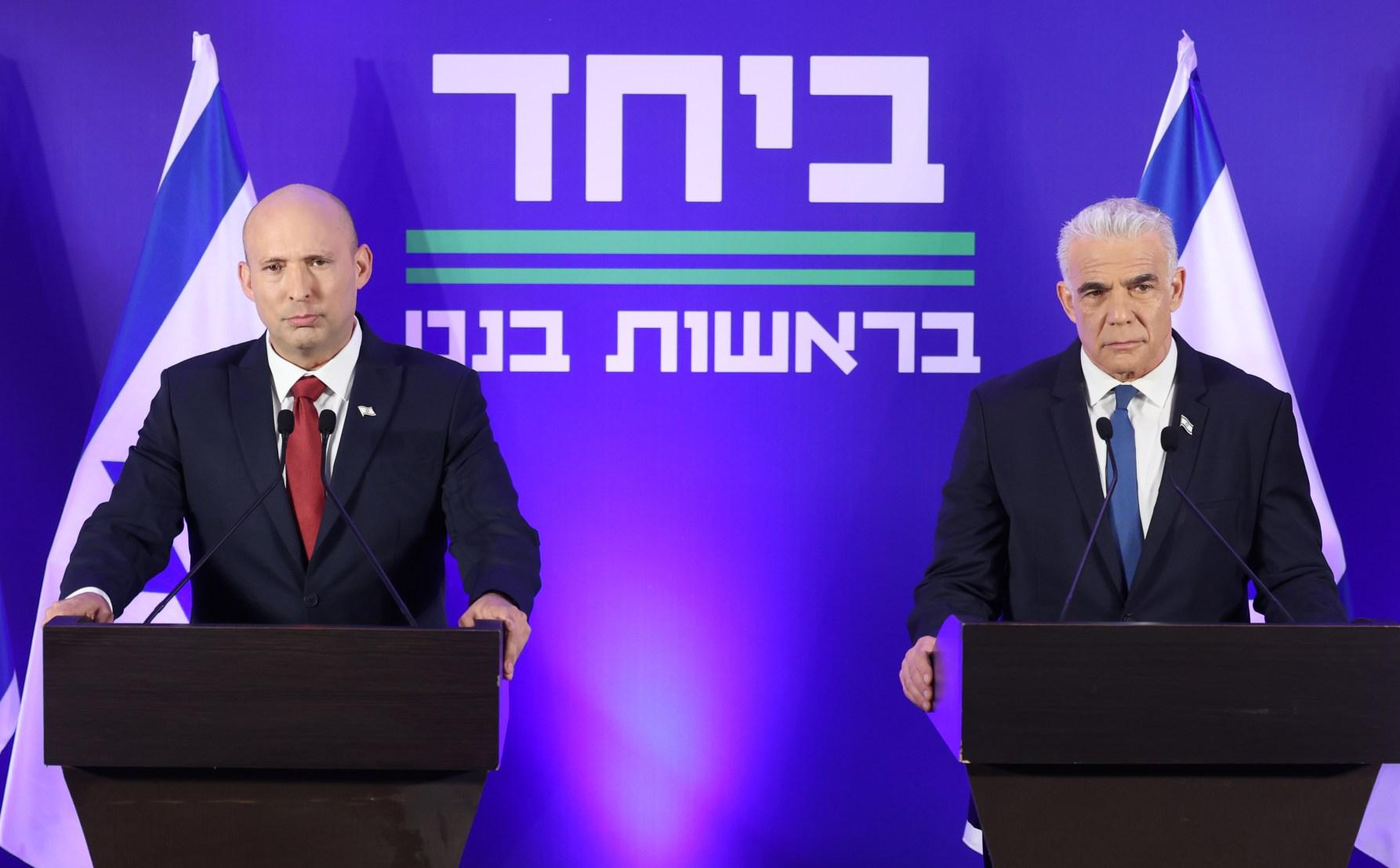 تحالف سياسي جديد بين بينيت ولبيد للإطاحة بنتنياهو في الانتخابات المقبلة 