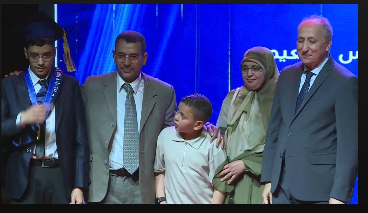 التلميذ أنس أسعيد وصيفا لمسابقة تحدي القراءة العربي بالمغرب 