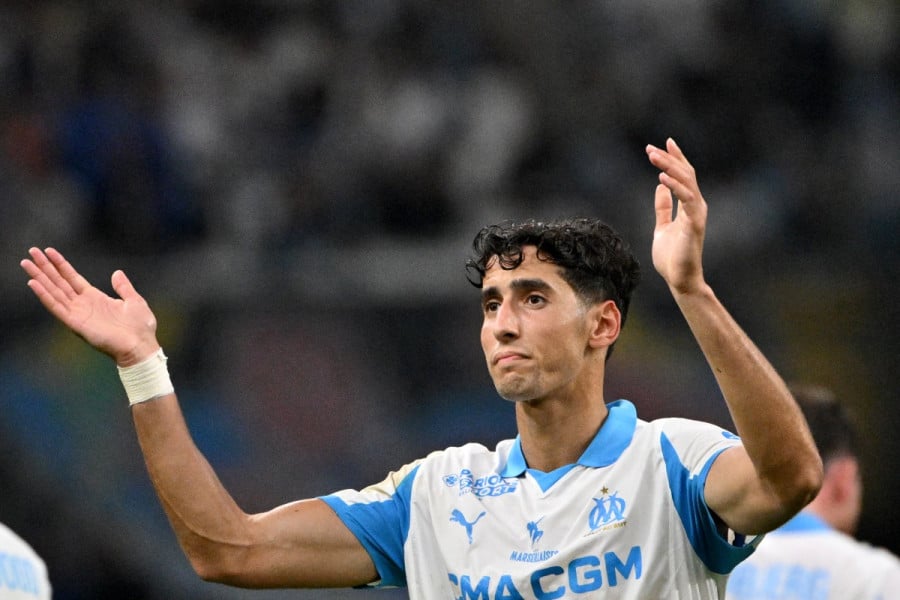 نايف أكرد يعود إلى المغرب لاستكمال برنامجه العلاجي بتنسيق مع نادي مارسيليا 
