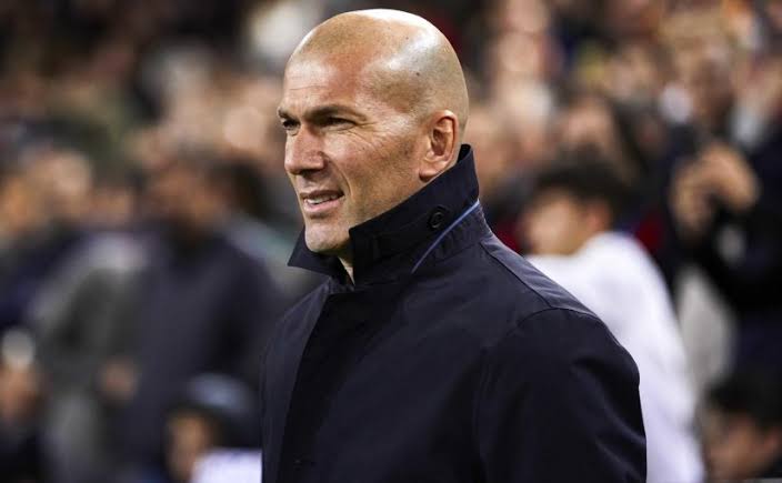 زيدان يعتذر عن تدريب ريال مدريد ويفضل حلم الديوك بعد مونديال 2026 