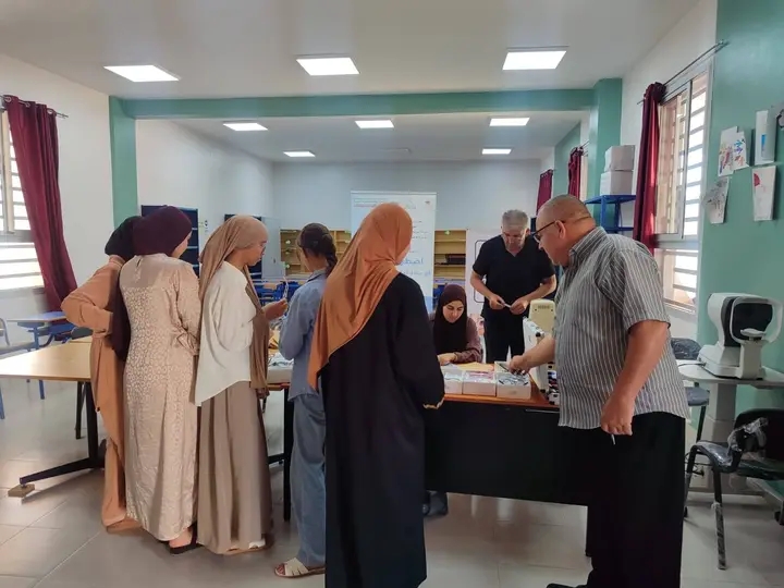 الحسيمة:قافلة طبية لفائدة تلاميذ الثانوية التأهيلية فاطمة الفهرية للكشف عن اضطرابات البصر 