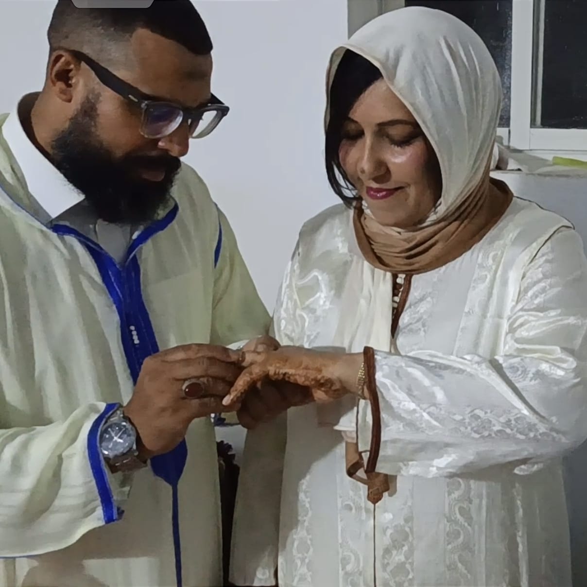 توفيق دخمات وشادلي خديجة يحتفلان بزفافهما وسط أجواء من الفرح والبهجة 