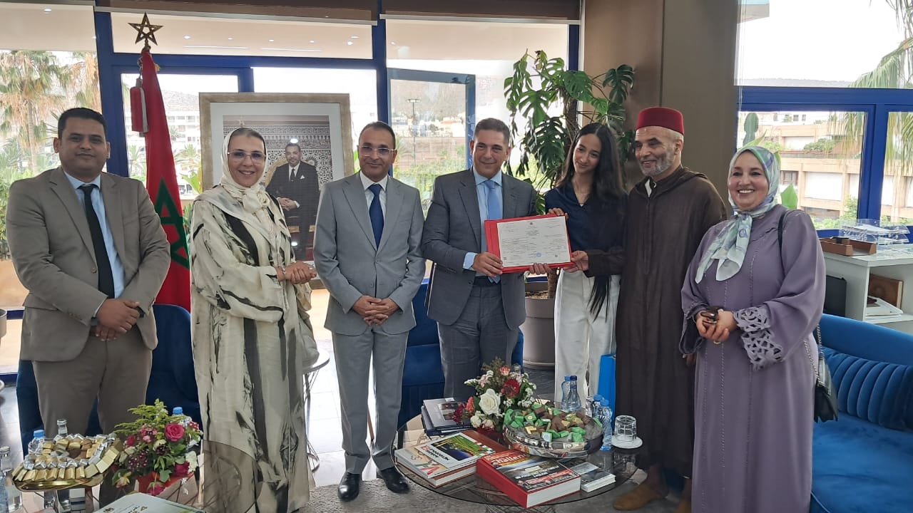 والي جهة سوس ماسة يستقبل صاحبة أعلى معدل في البكالوريا على صعيد الجهة 